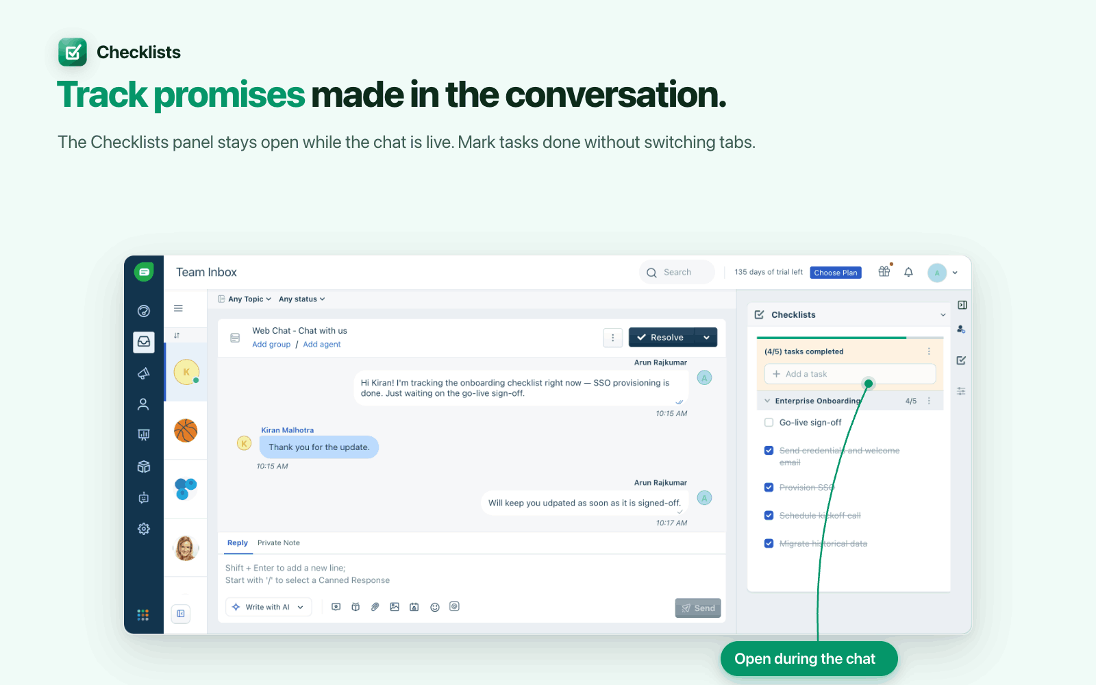 Checklists sidebar during a live Freshchat conversation